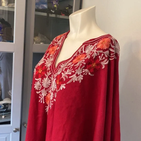 Red Poncho - Picture 5 of 5